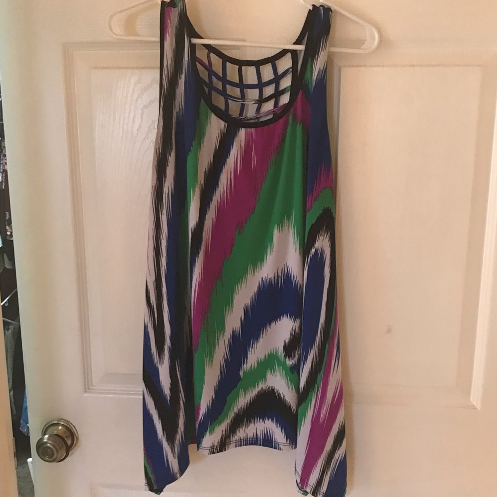 Sleeveless multi color tunic